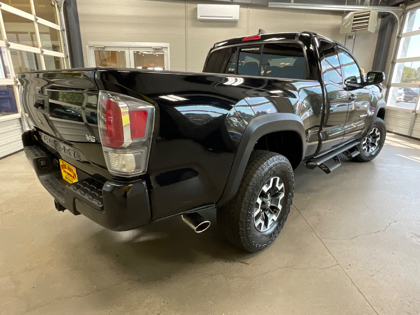 2022 Toyota Tacoma TRD photo 4