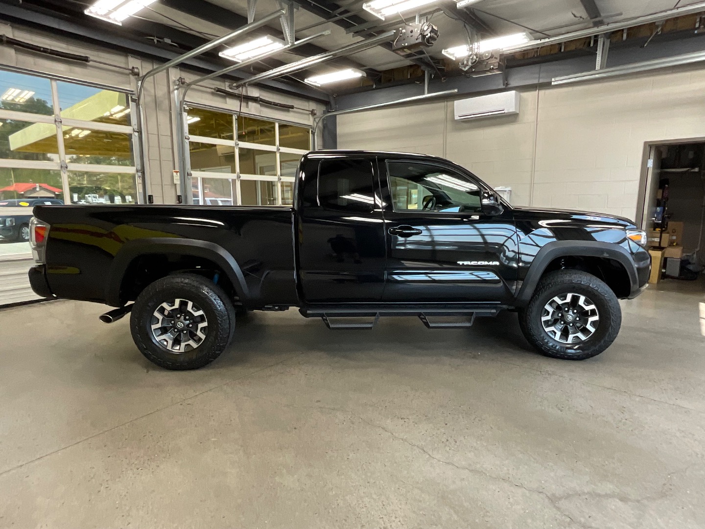 2022 Toyota Tacoma TRD photo 5