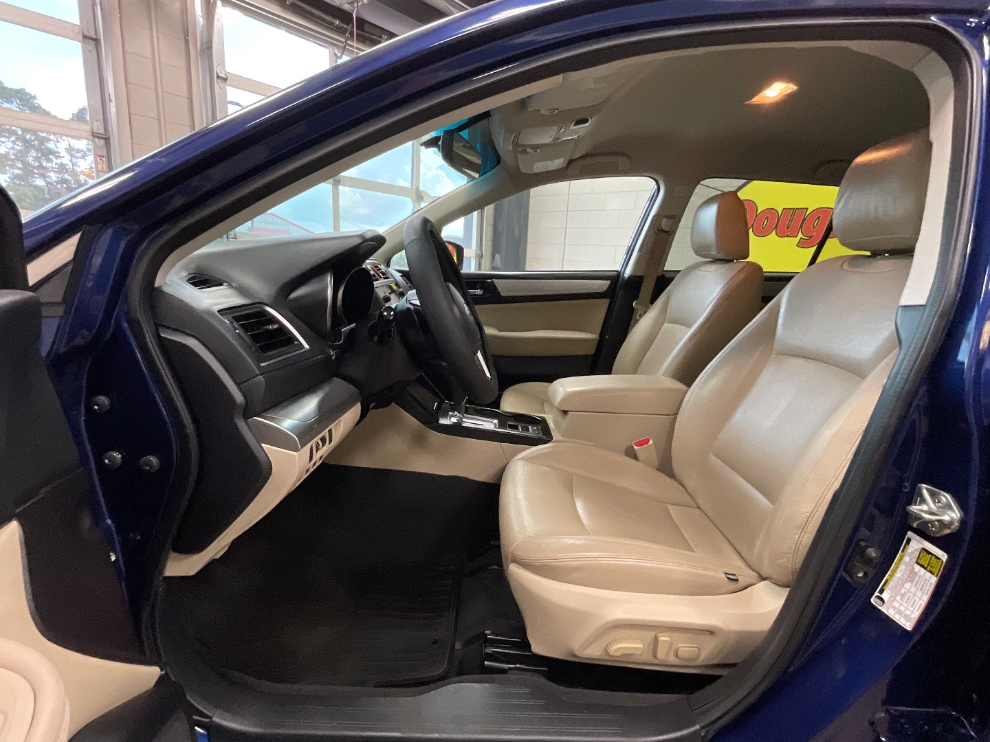 2017 Subaru Outback Premium photo 10