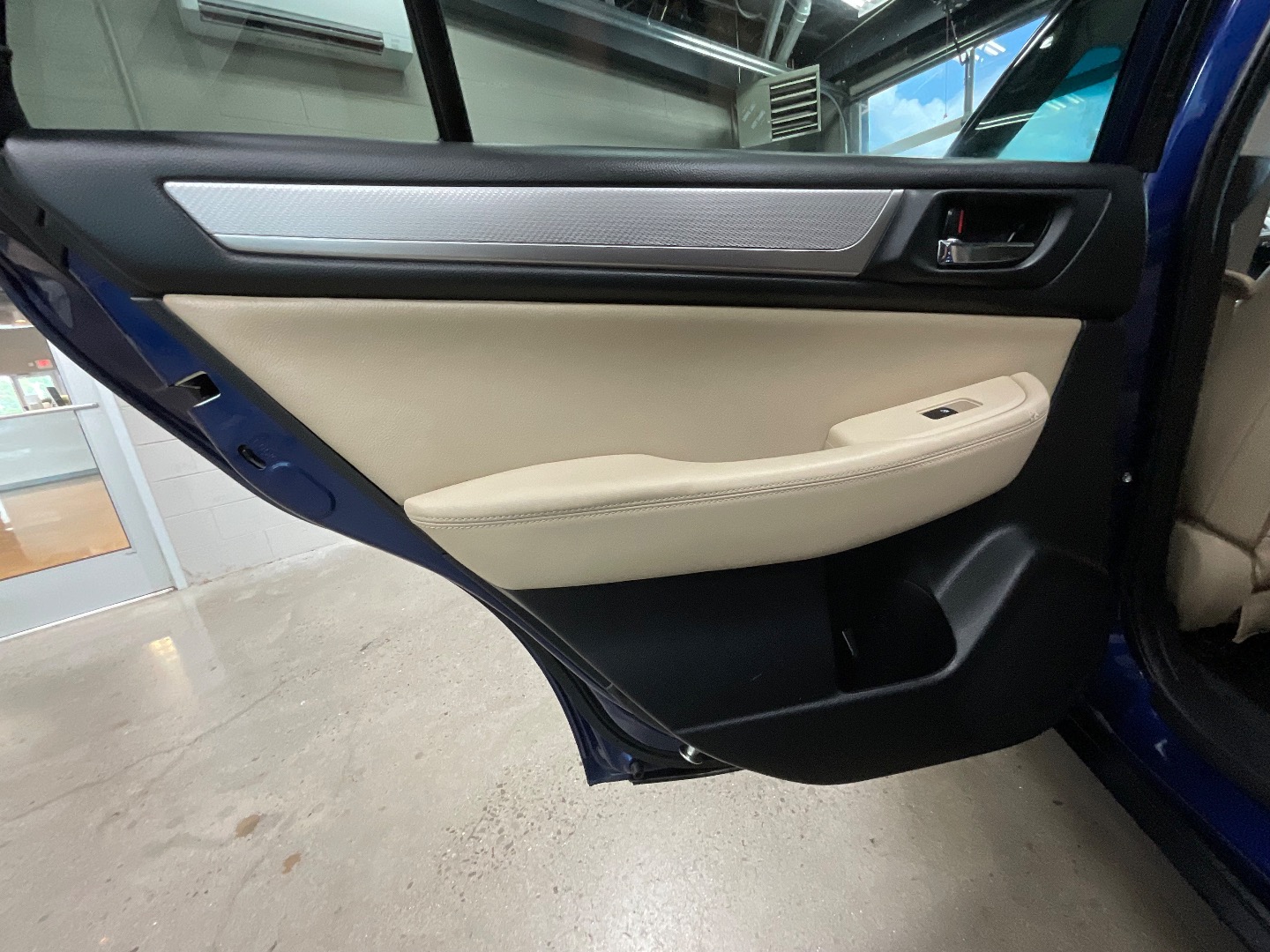 2017 Subaru Outback Premium photo 15