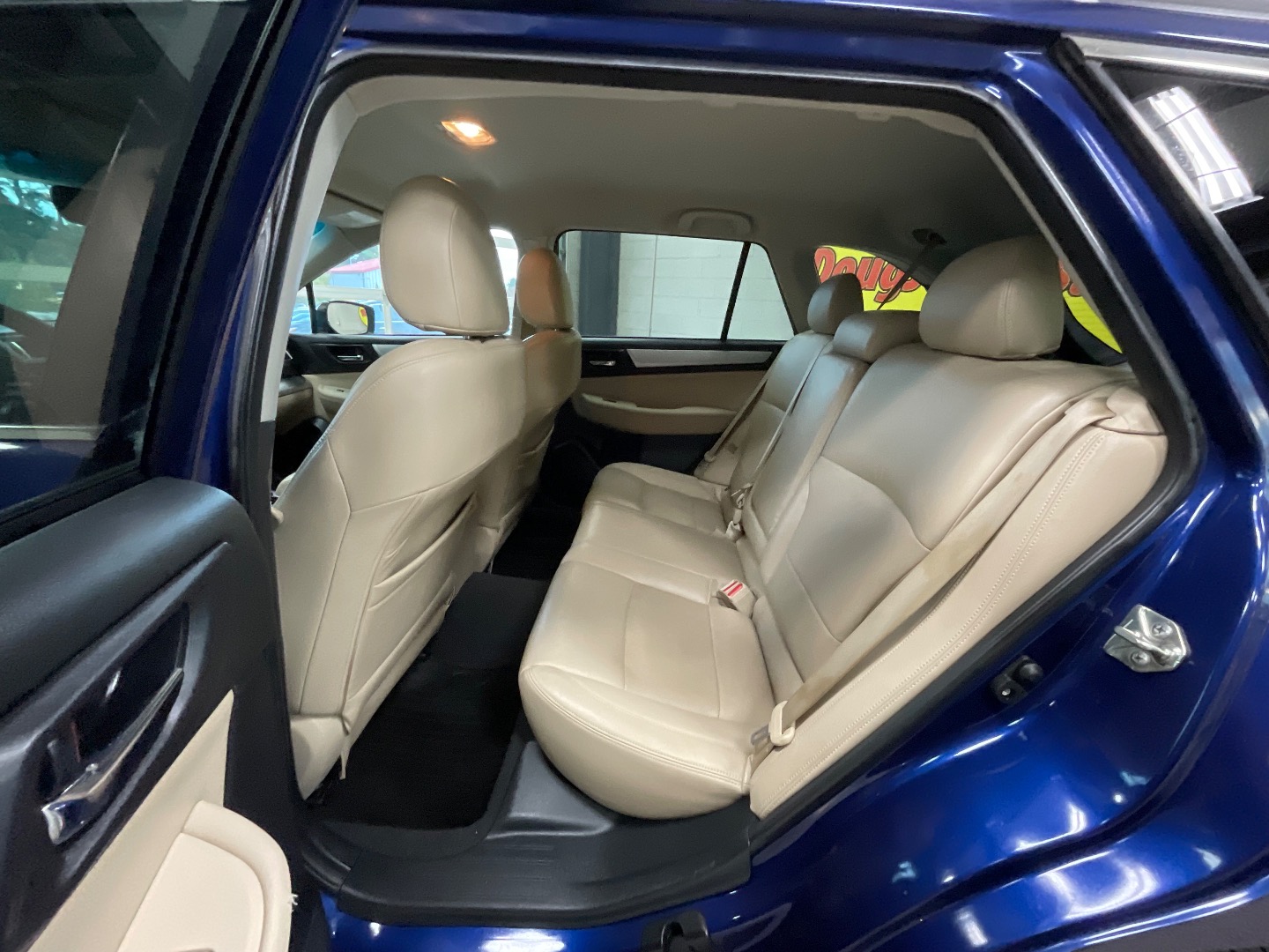2017 Subaru Outback Premium photo 16