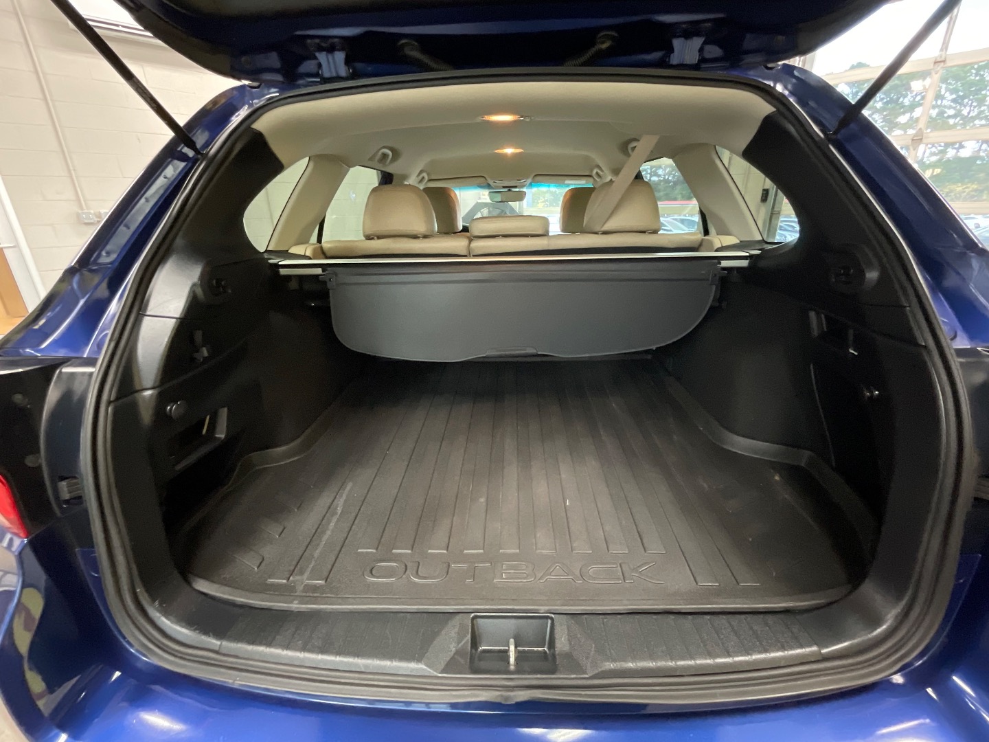 2017 Subaru Outback Premium photo 18