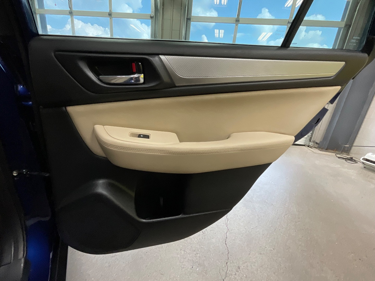 2017 Subaru Outback Premium photo 19