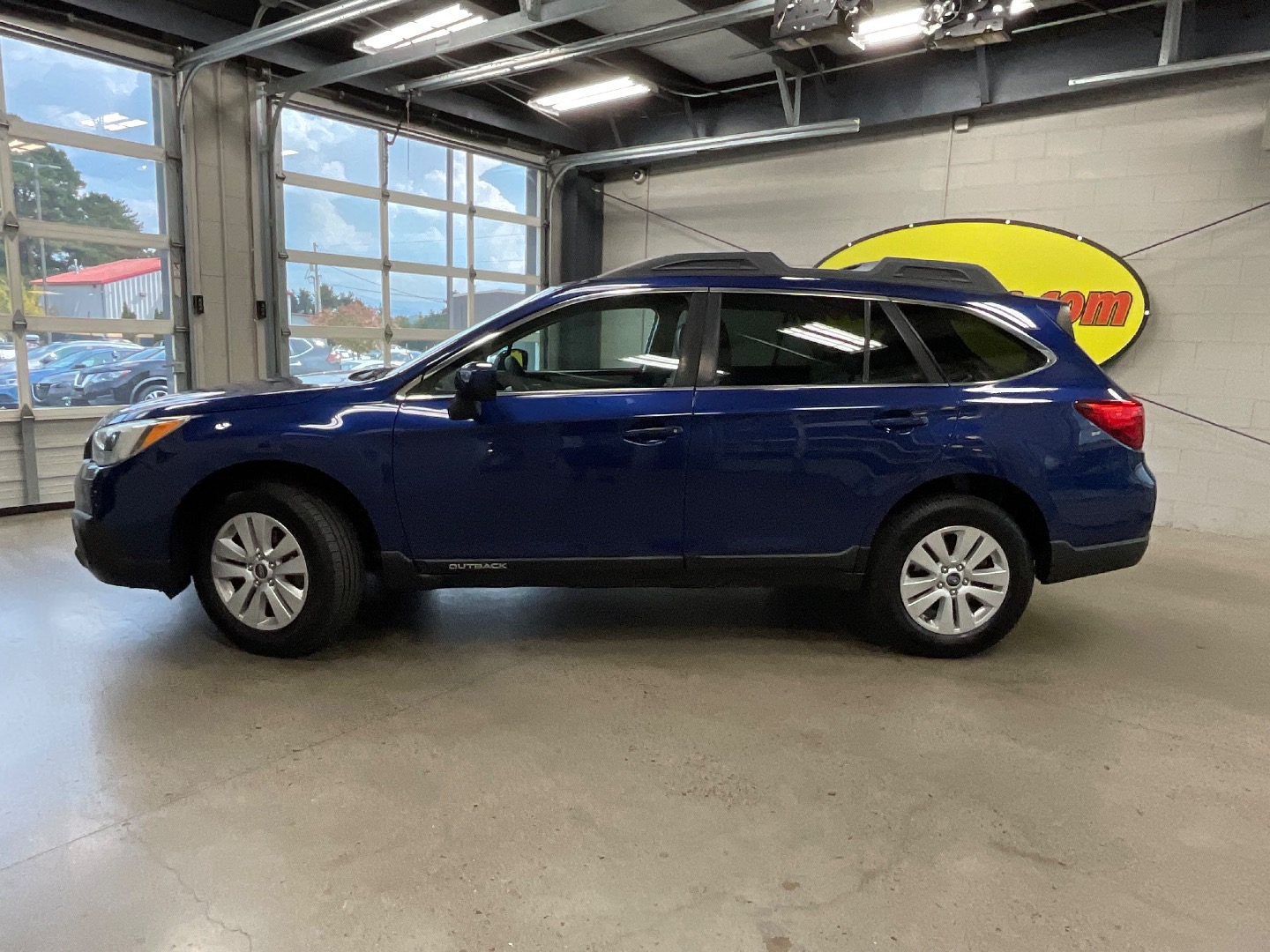 2017 Subaru Outback Premium photo 2