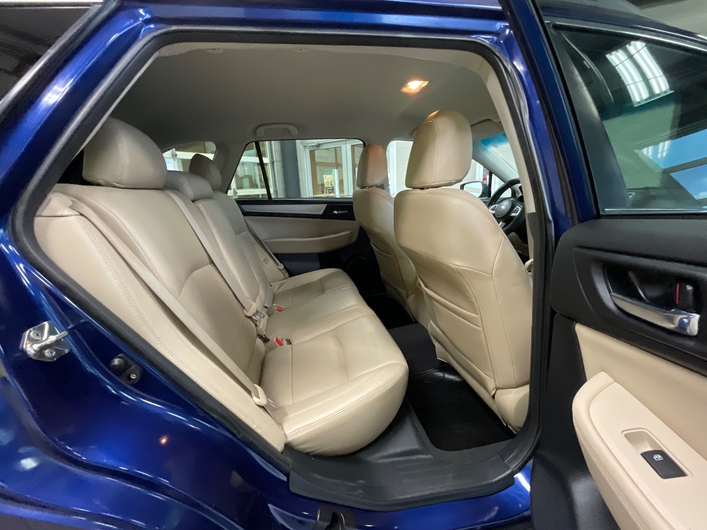 2017 Subaru Outback Premium photo 20