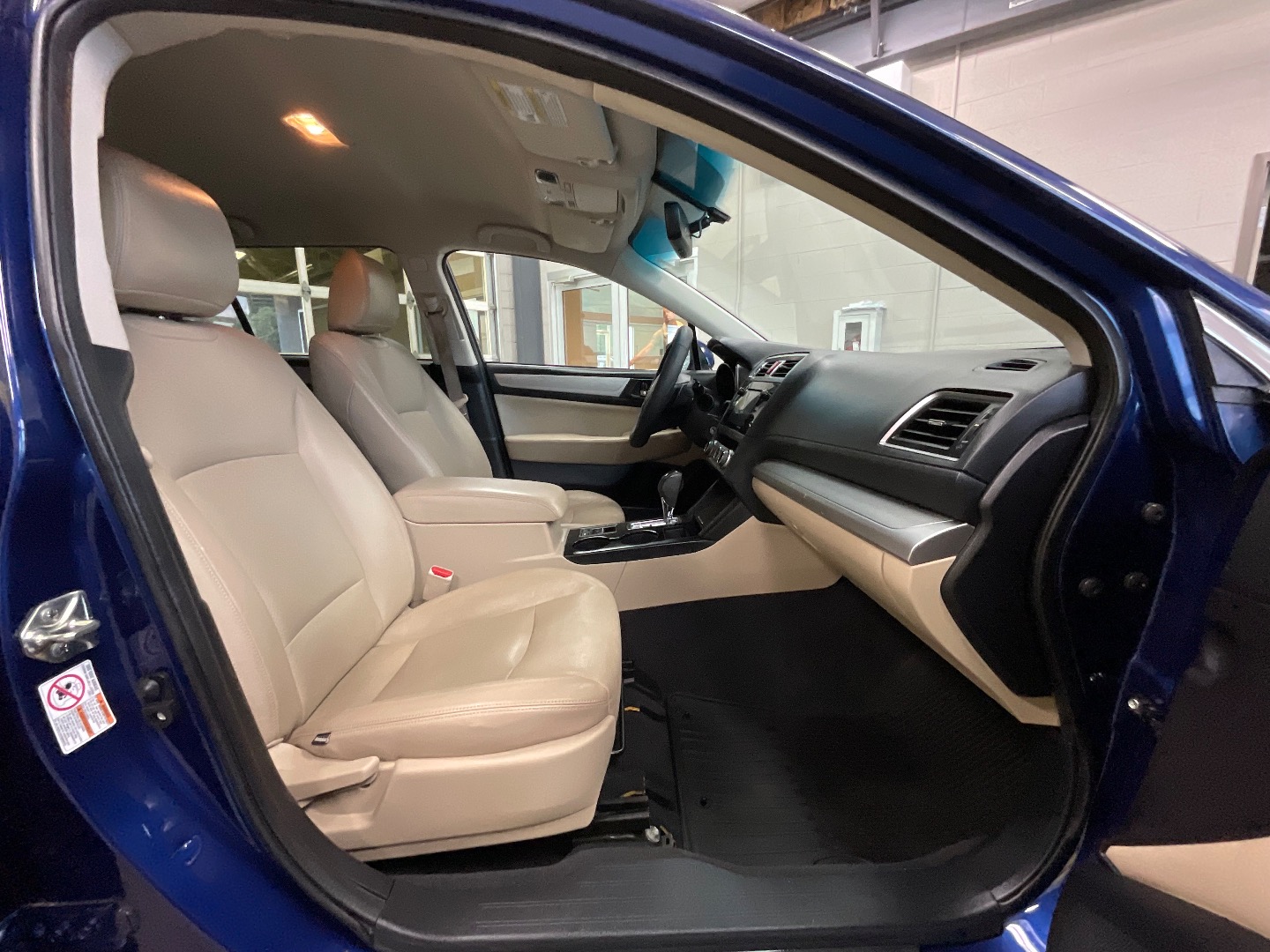 2017 Subaru Outback Premium photo 21