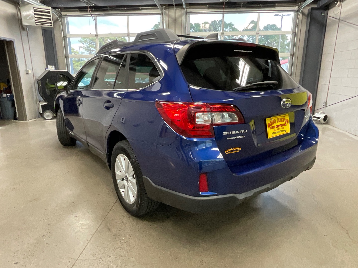 2017 Subaru Outback Premium photo 3