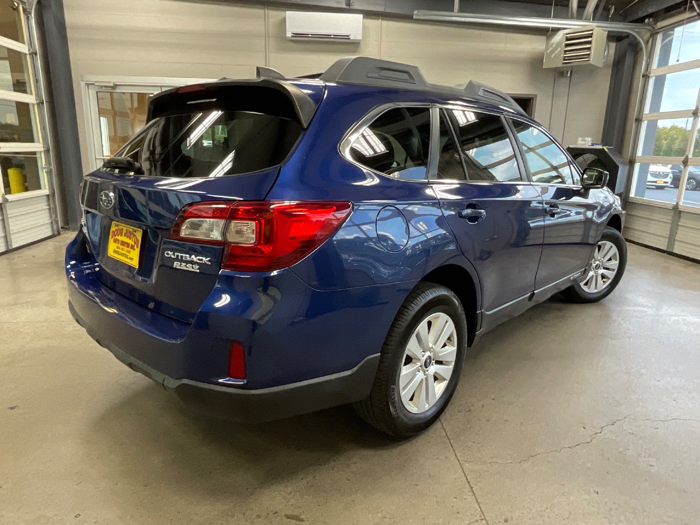 2017 Subaru Outback Premium photo 5