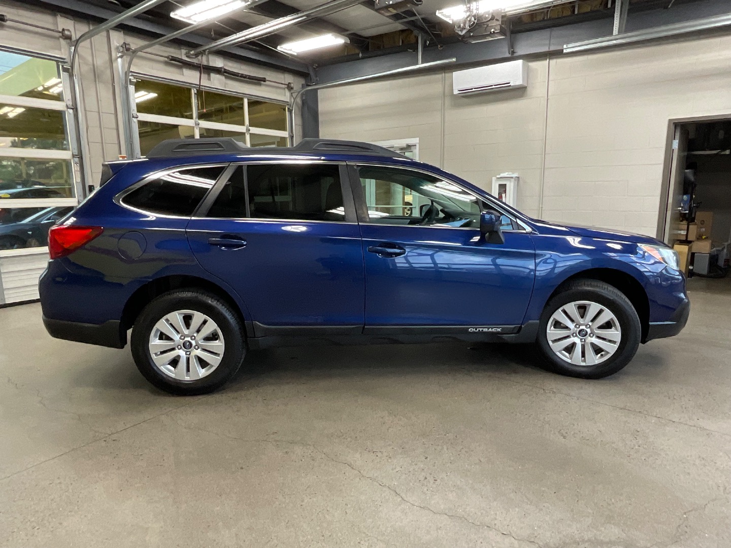 2017 Subaru Outback Premium photo 6