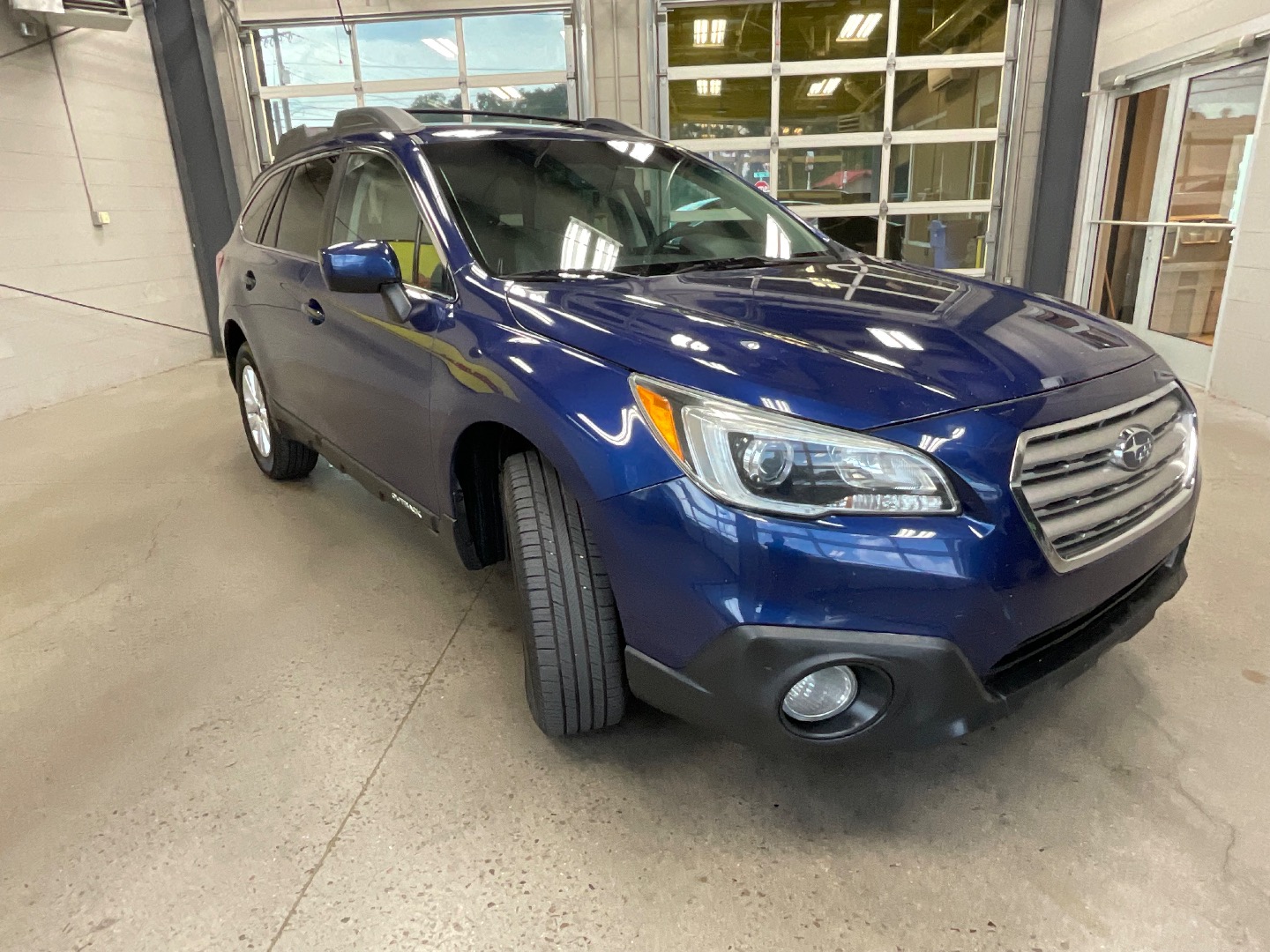 2017 Subaru Outback Premium photo 7