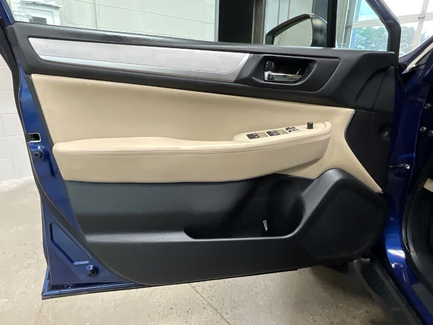 2017 Subaru Outback Premium photo 9