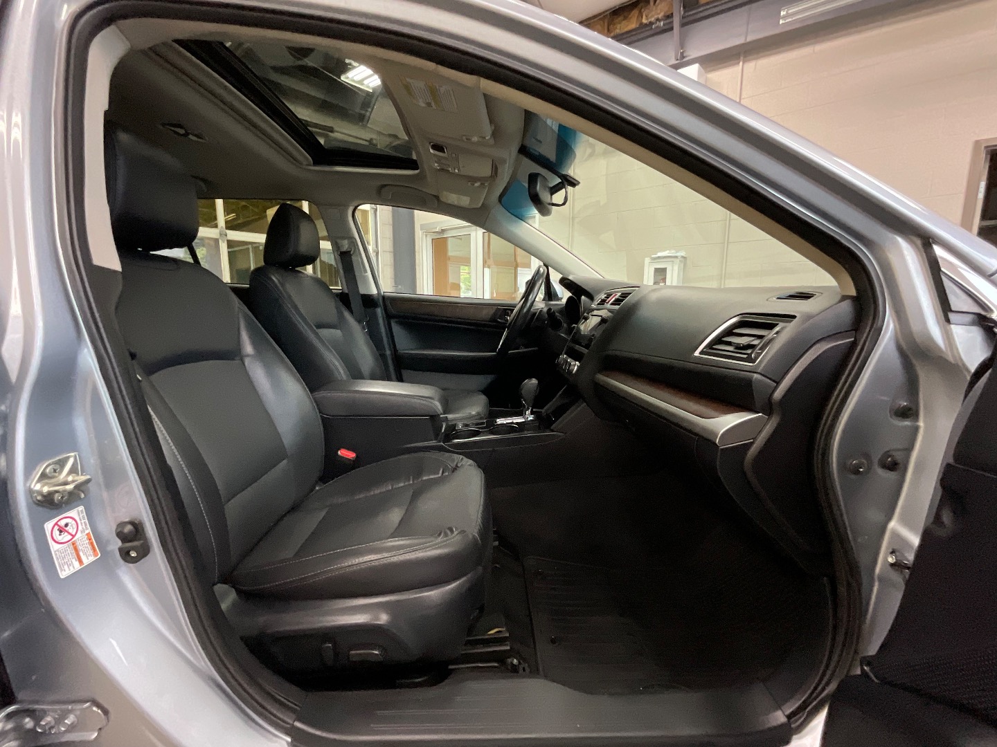 2017 Subaru Outback Limited photo 24