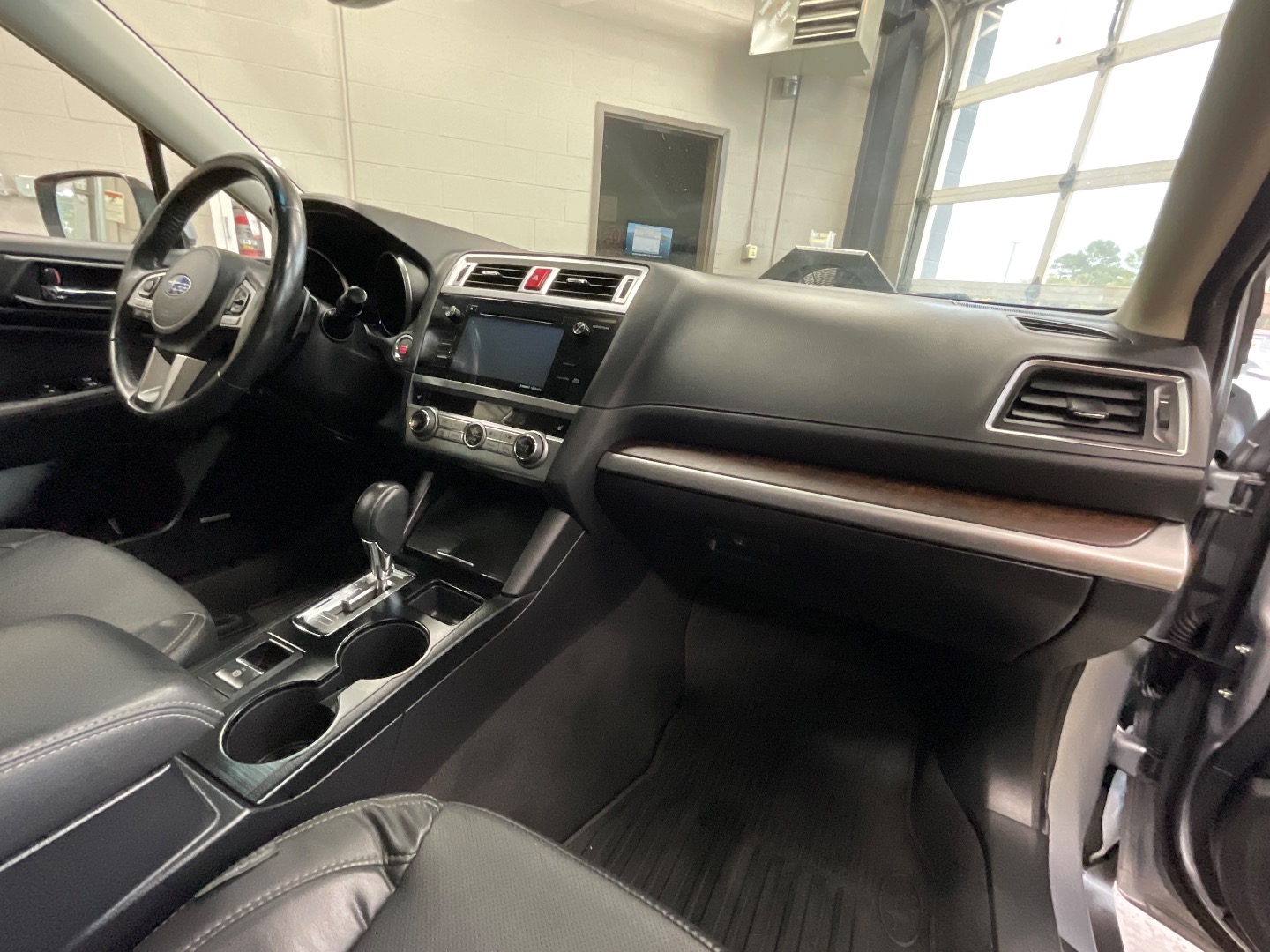 2017 Subaru Outback Limited photo 26
