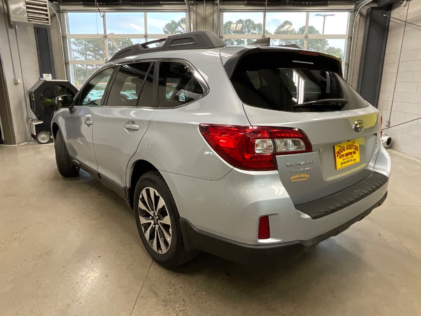 2017 Subaru Outback Limited photo 3