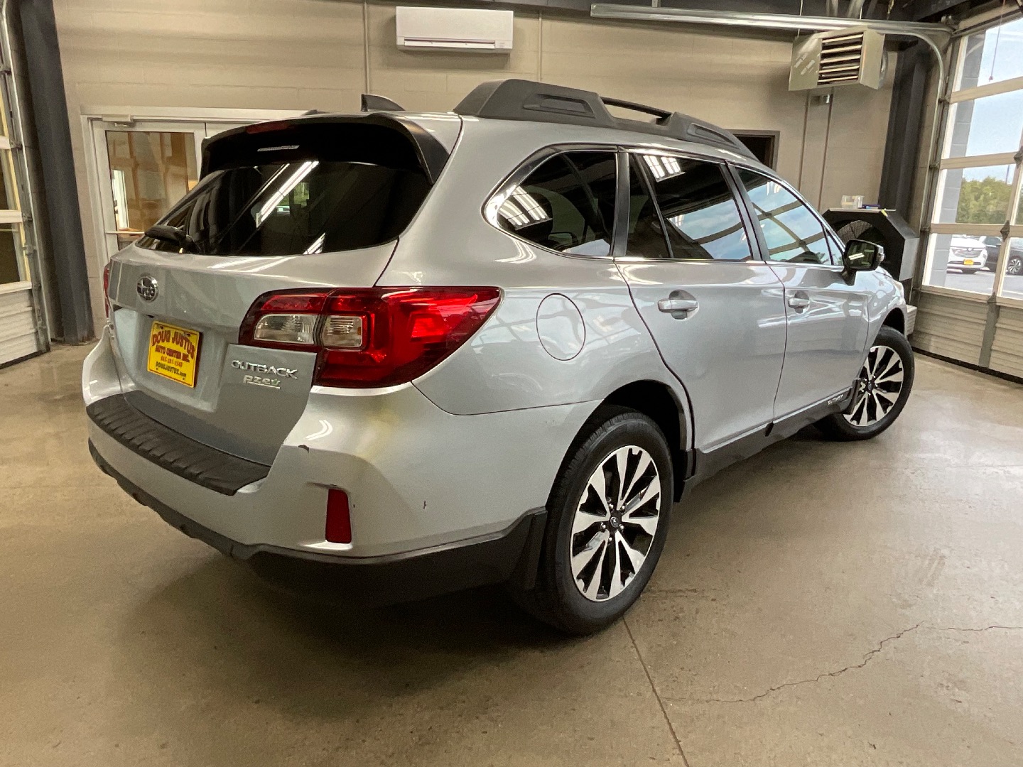 2017 Subaru Outback Limited photo 5
