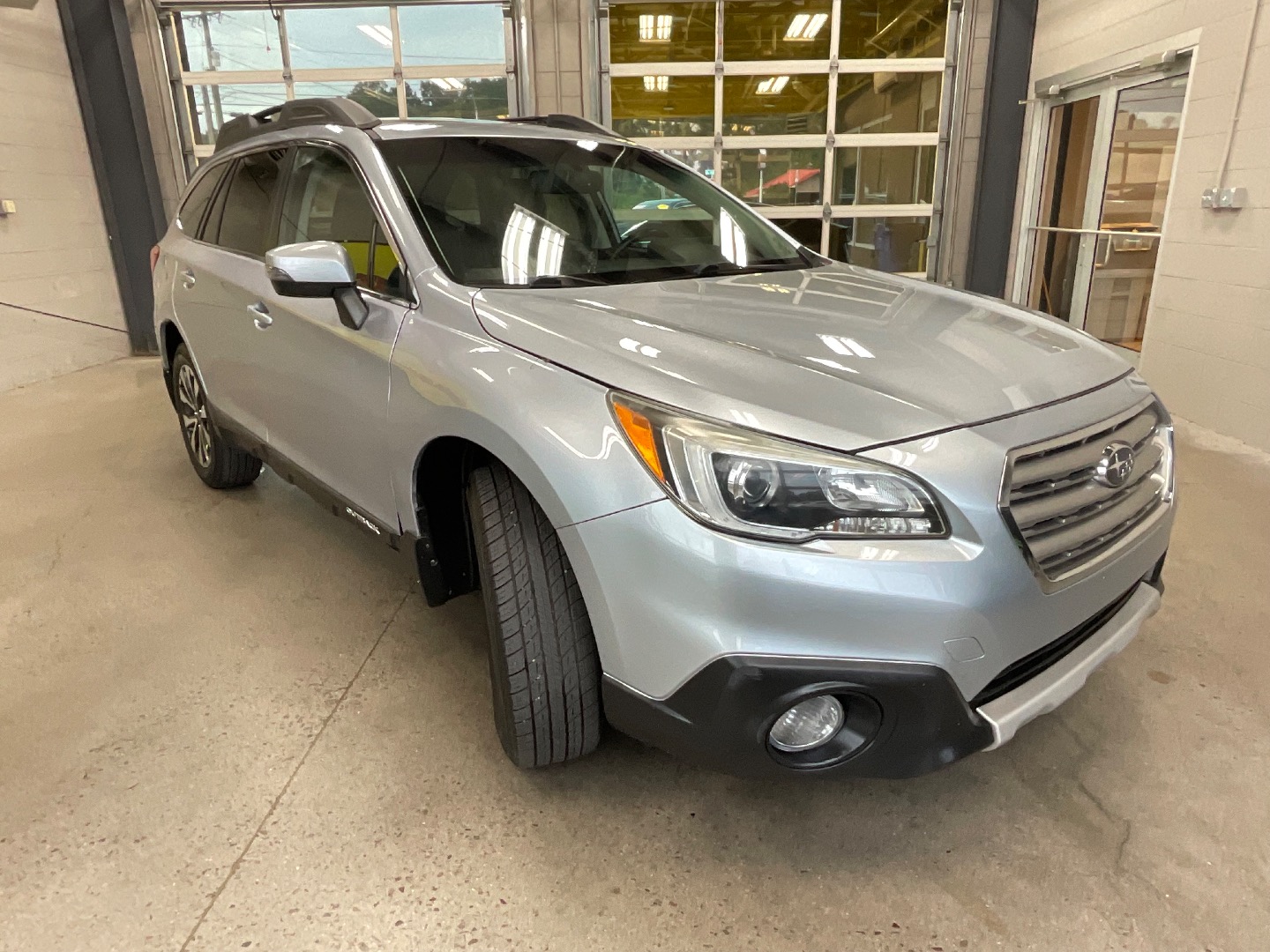 2017 Subaru Outback Limited photo 7