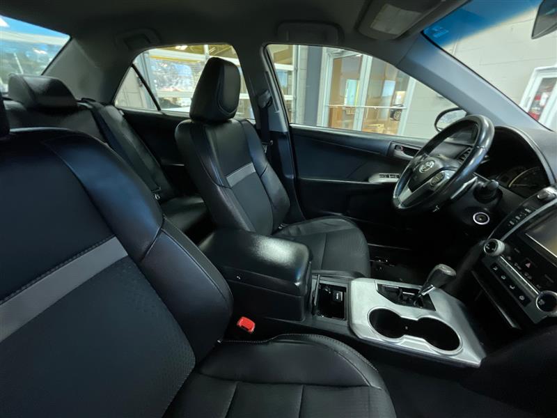 2012 TOYOTA CAMRY SE