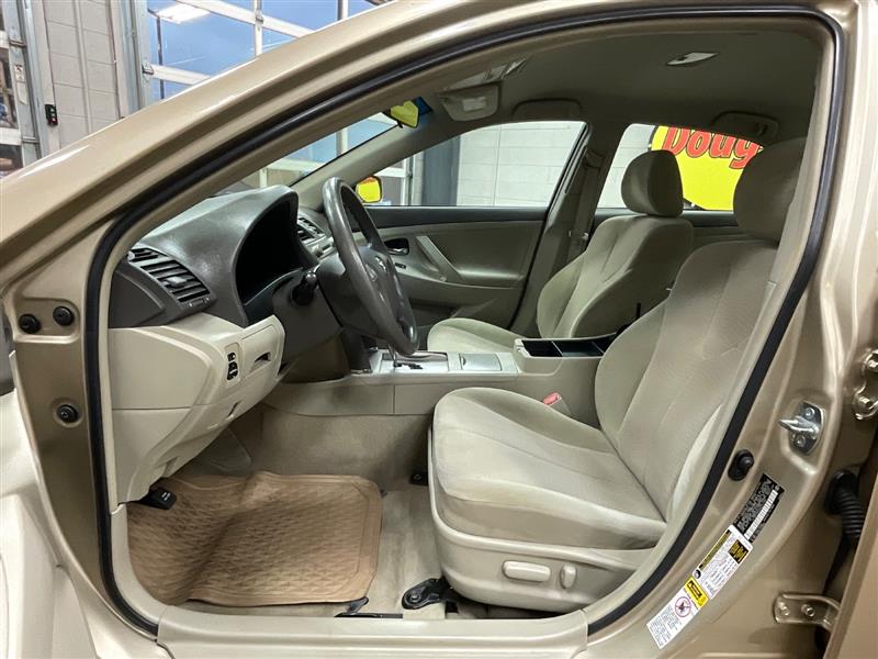 2010 TOYOTA CAMRY LE