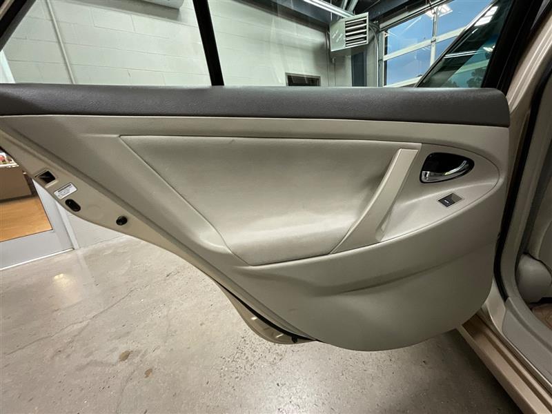 2010 TOYOTA CAMRY LE