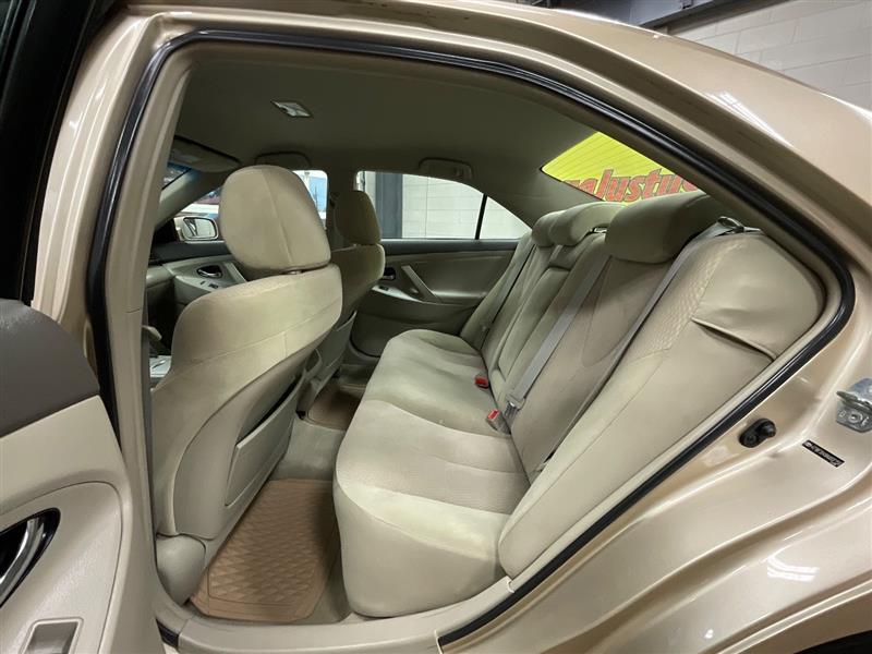 2010 TOYOTA CAMRY LE