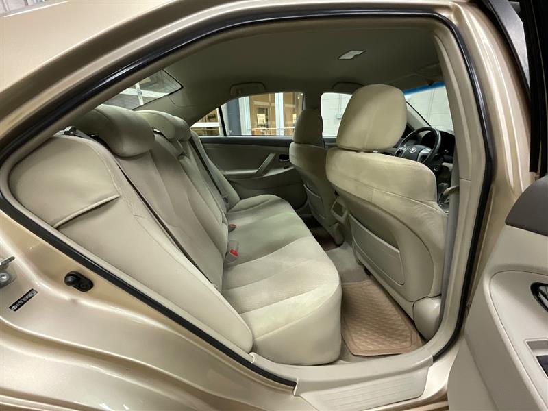 2010 TOYOTA CAMRY LE