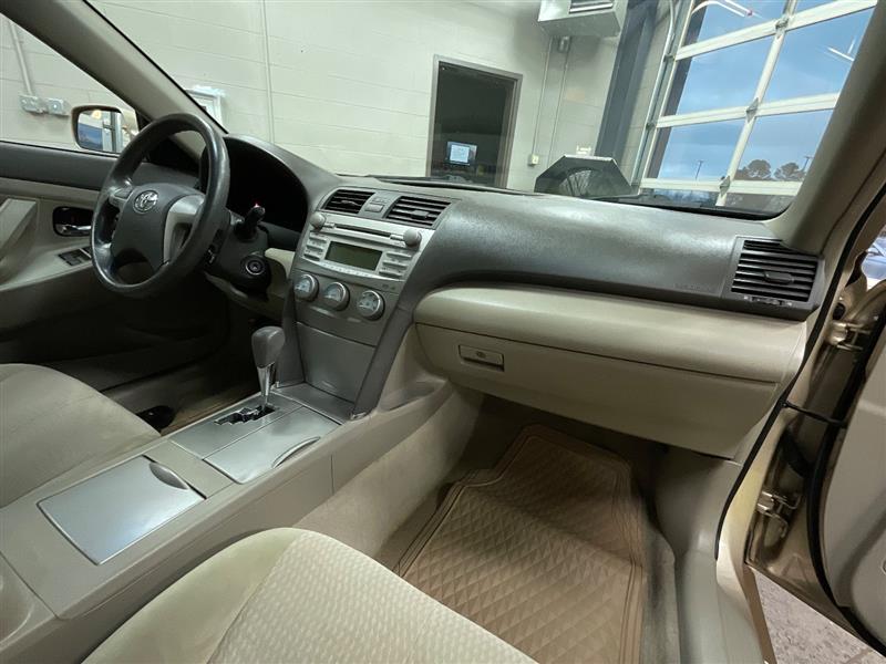 2010 TOYOTA CAMRY LE