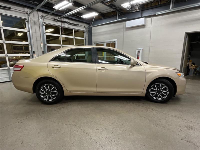 2010 TOYOTA CAMRY LE