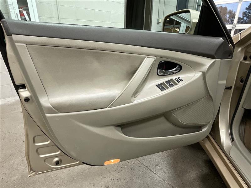 2010 TOYOTA CAMRY LE