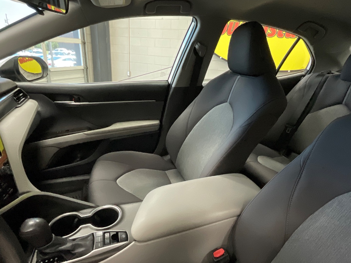 2021 Toyota Camry Hybrid LE photo 11