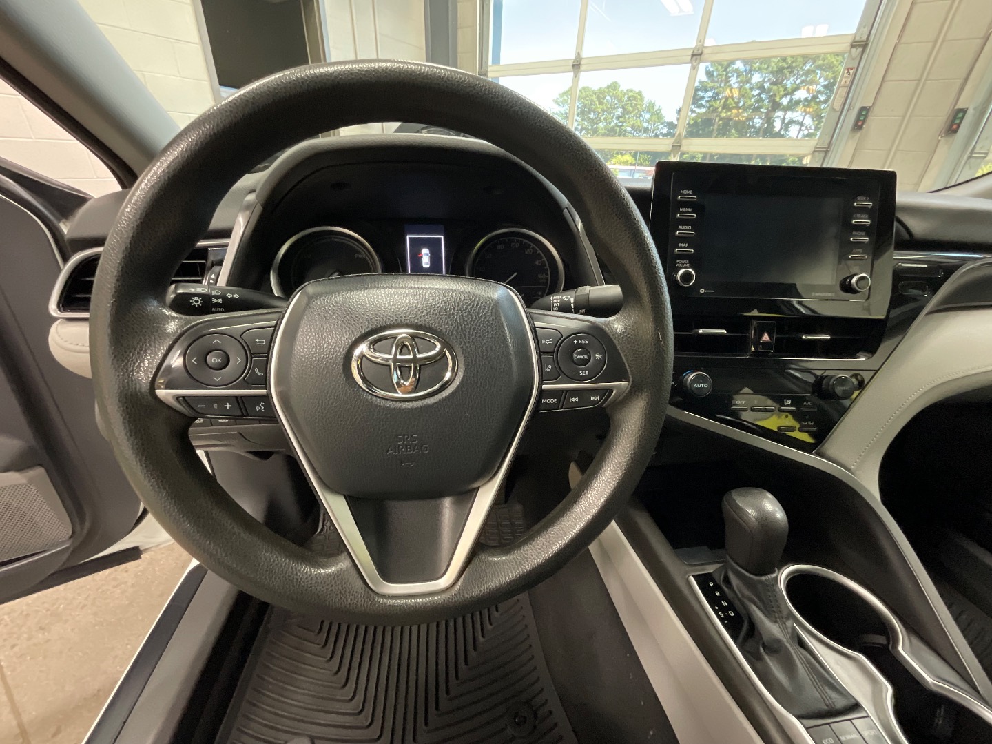2021 Toyota Camry Hybrid LE photo 13