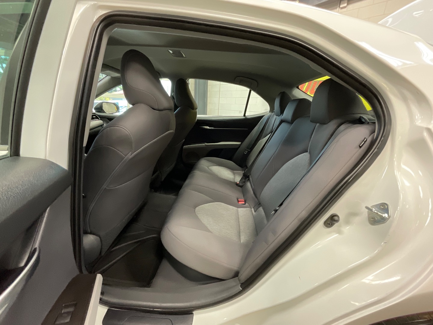 2021 Toyota Camry Hybrid LE photo 16