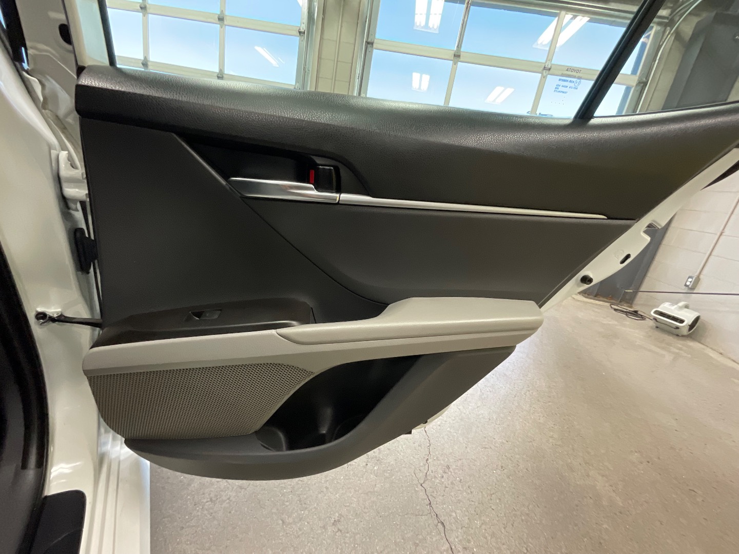 2021 Toyota Camry Hybrid LE photo 18