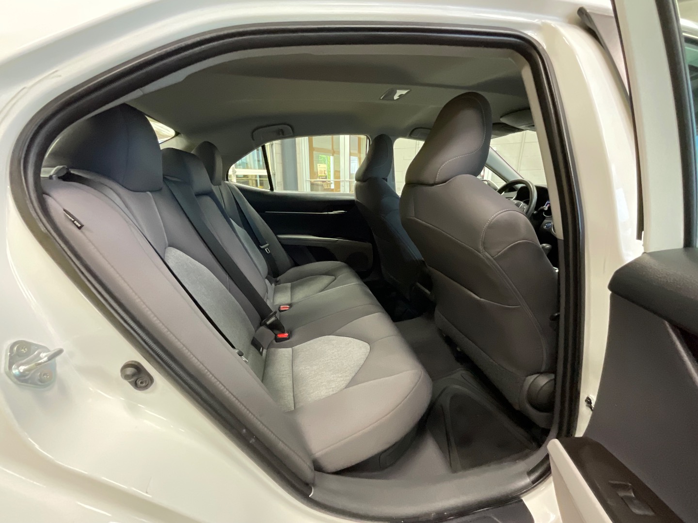 2021 Toyota Camry Hybrid LE photo 19