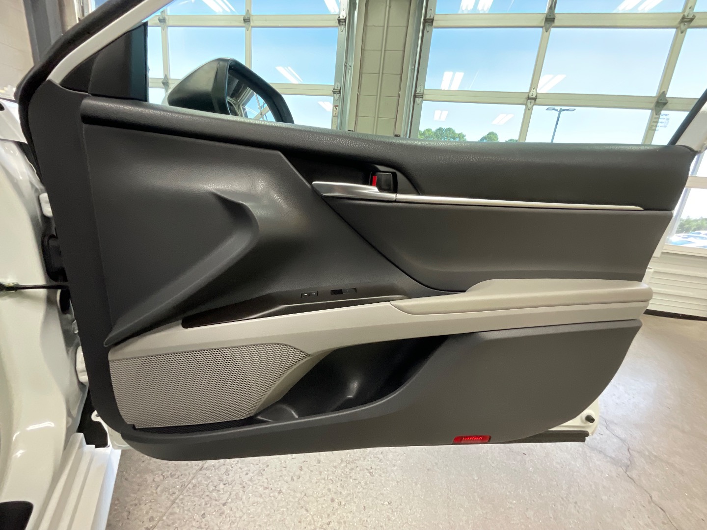 2021 Toyota Camry Hybrid LE photo 20