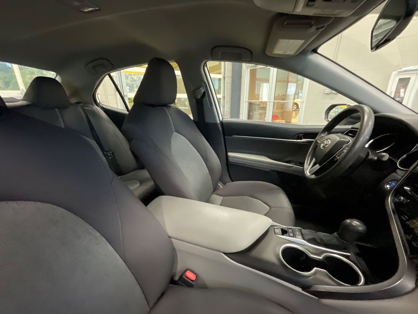 2021 Toyota Camry Hybrid LE photo 22