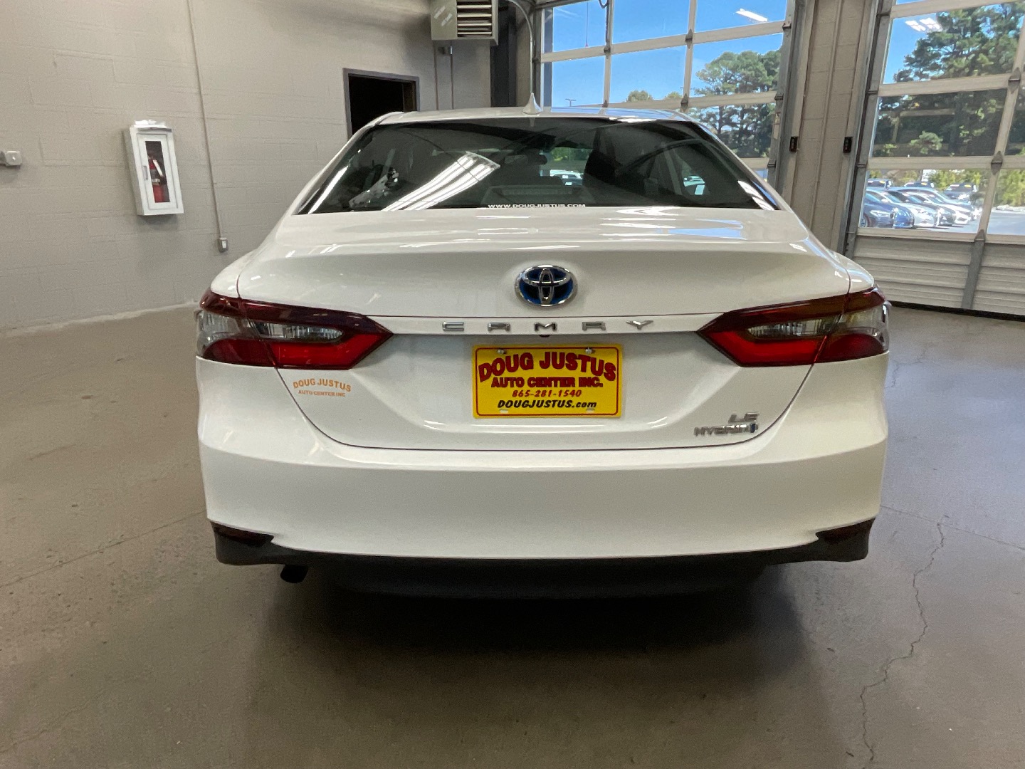 2021 Toyota Camry Hybrid LE photo 4
