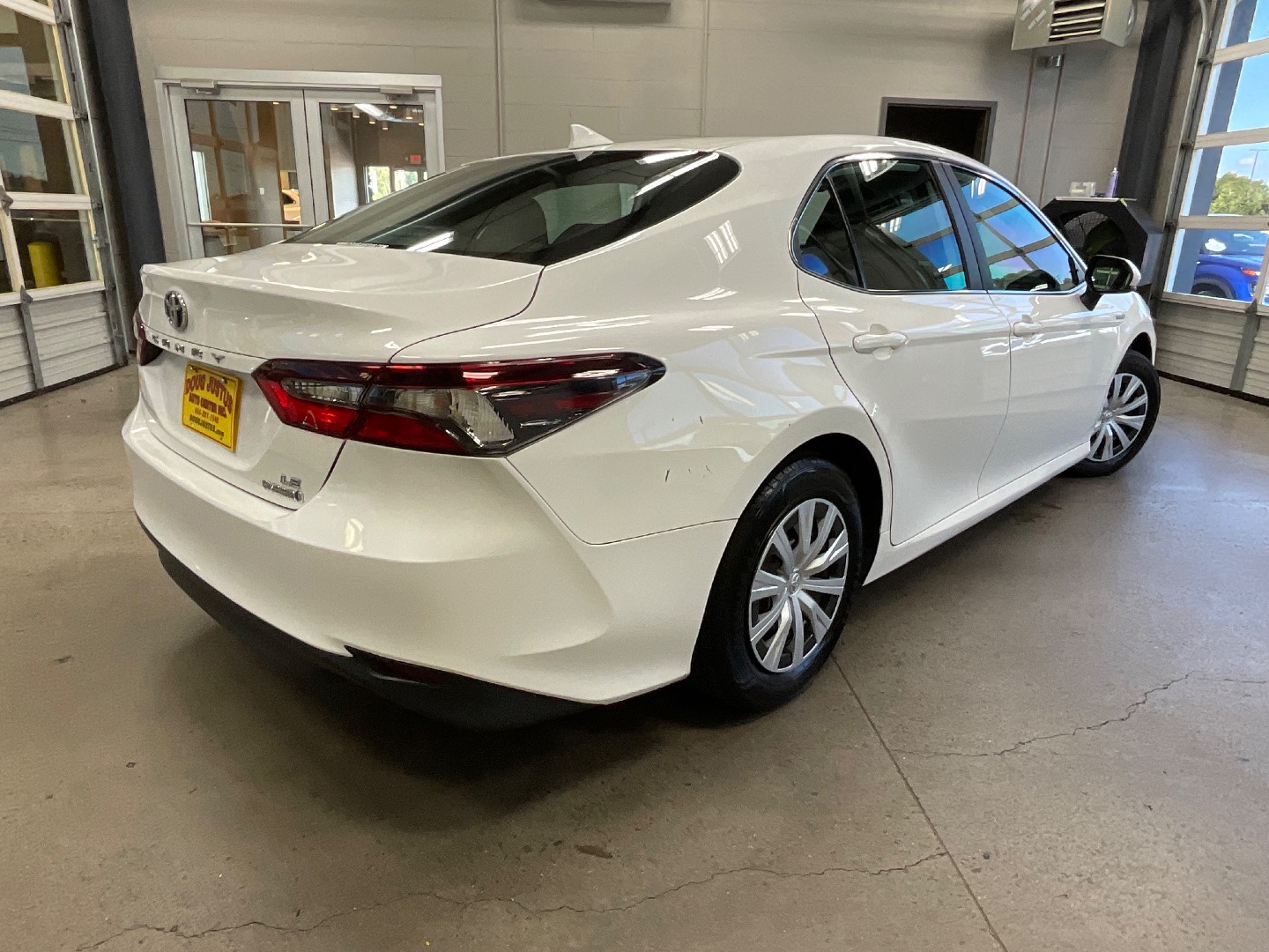 2021 Toyota Camry Hybrid LE photo 5