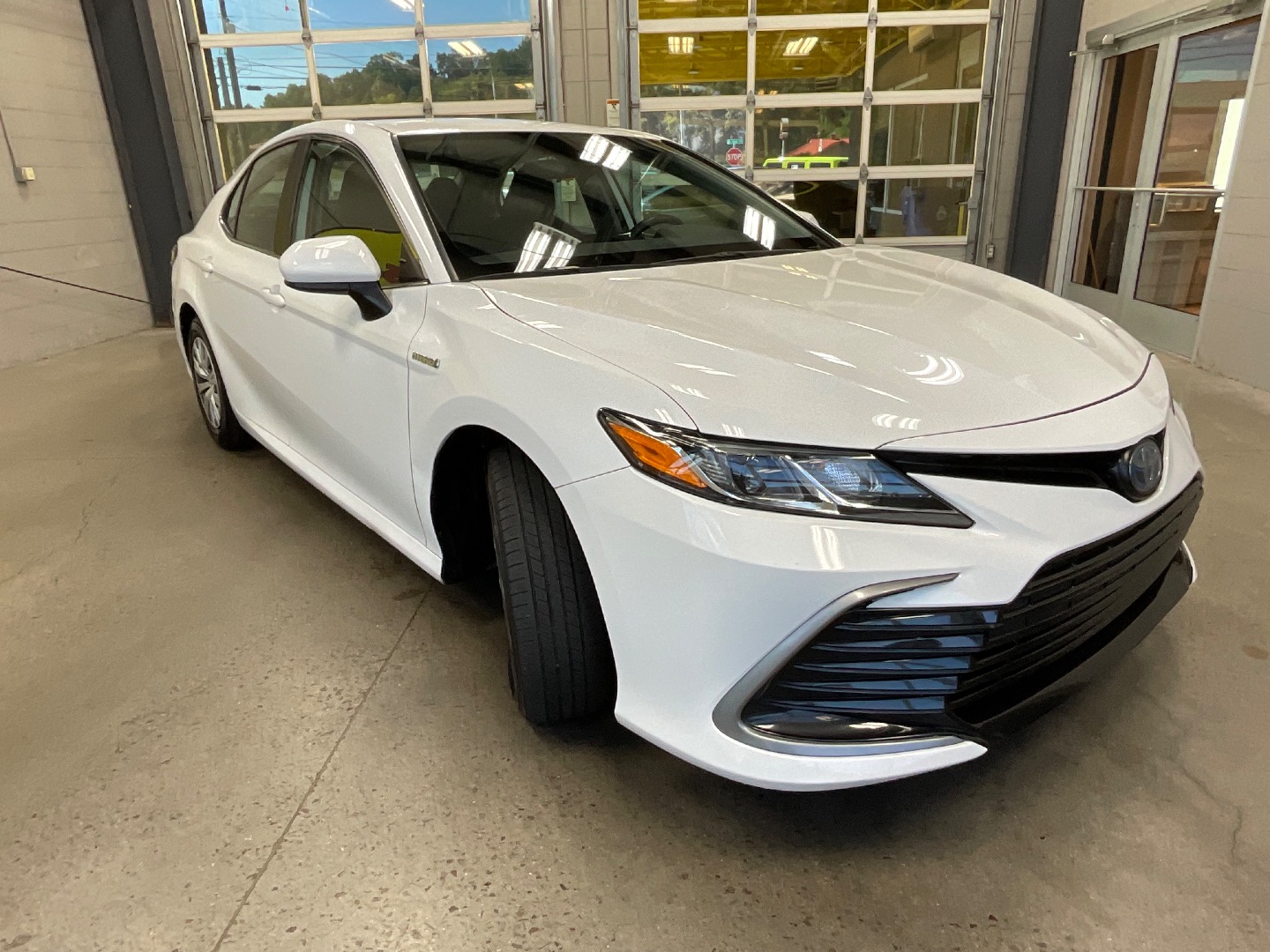 2021 Toyota Camry Hybrid LE photo 7