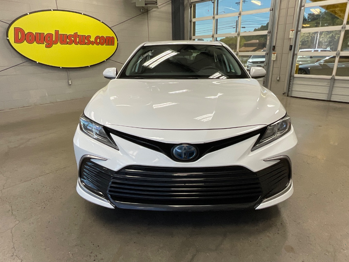 2021 Toyota Camry Hybrid LE photo 8