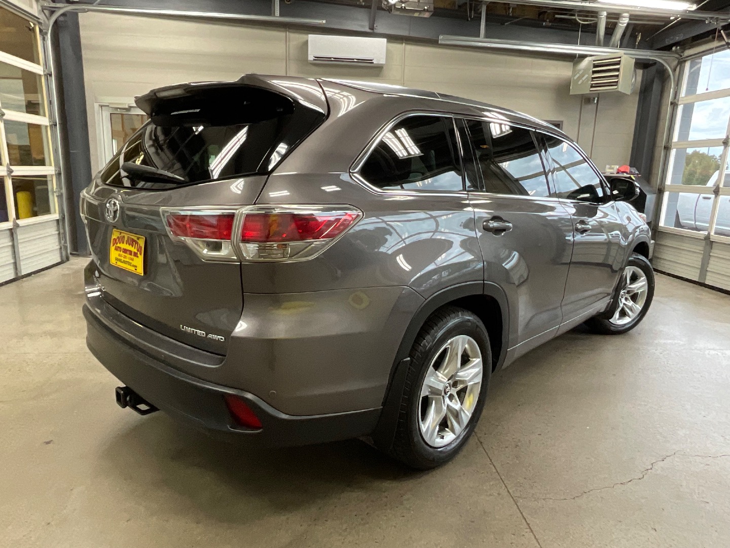 2016 Toyota Highlander Limited photo 4