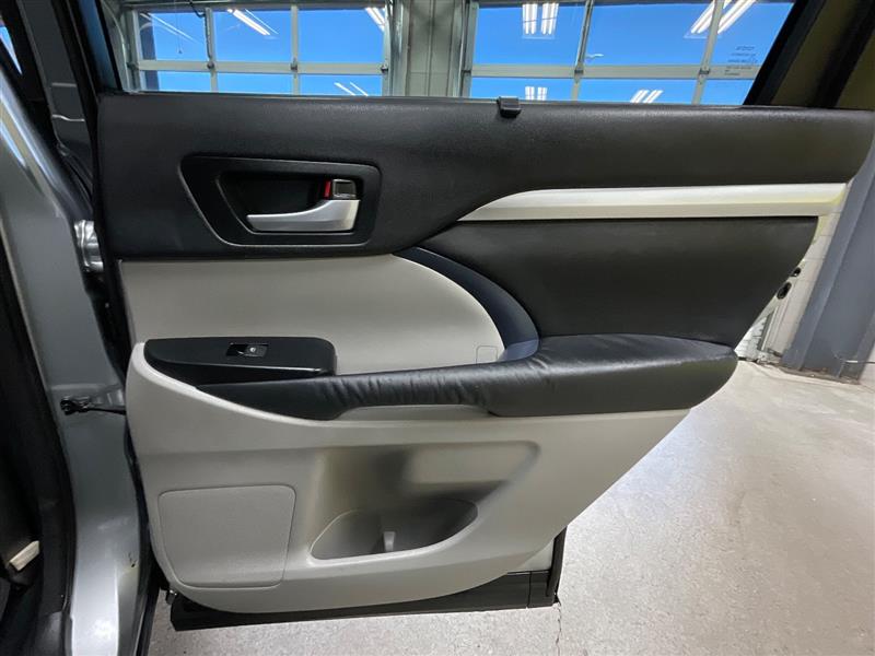 2015 TOYOTA HIGHLANDER XLE