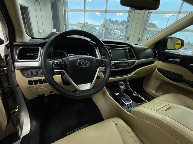 2016 TOYOTA HIGHLANDER XLE