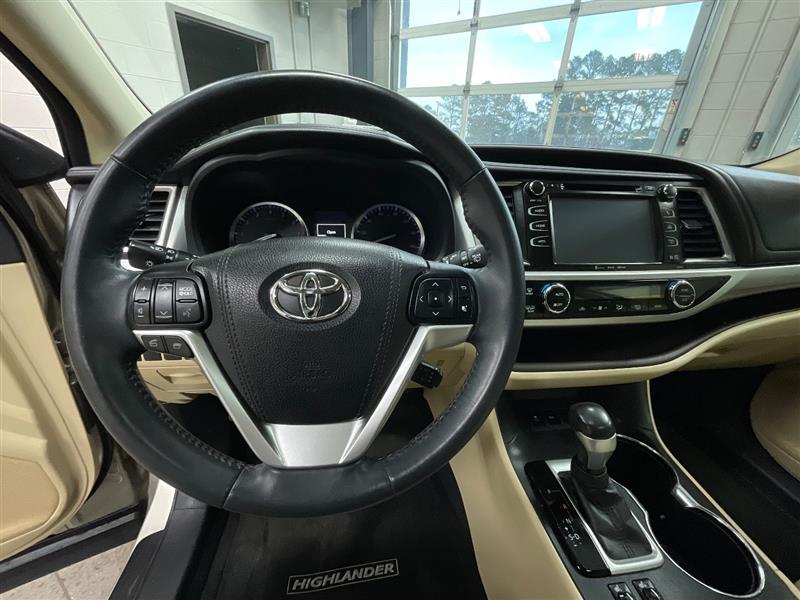 2016 TOYOTA HIGHLANDER XLE
