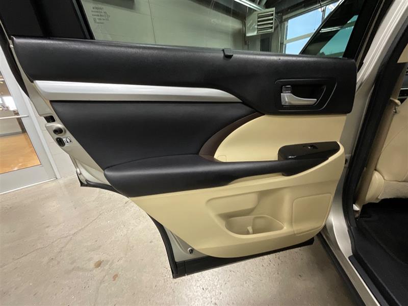 2016 TOYOTA HIGHLANDER XLE