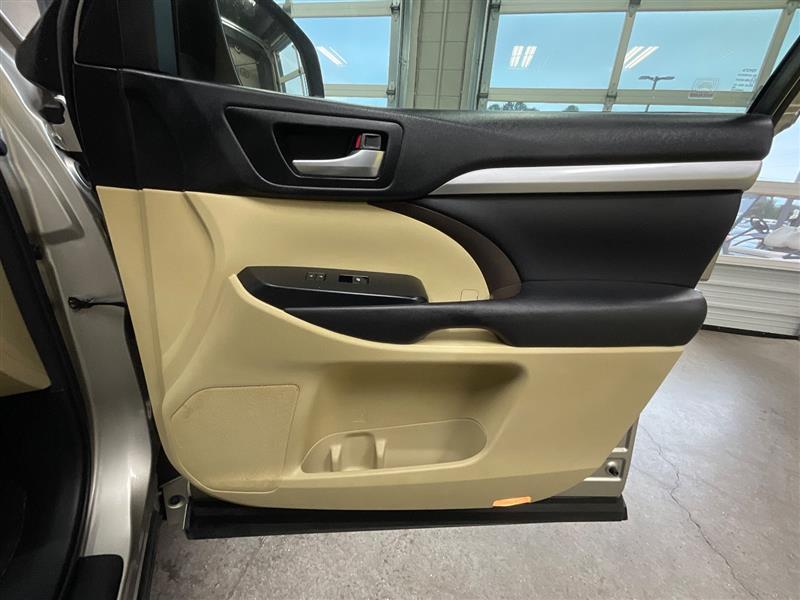 2016 TOYOTA HIGHLANDER XLE