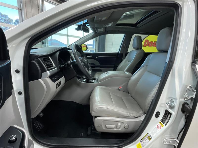 2016 TOYOTA HIGHLANDER LIMITED