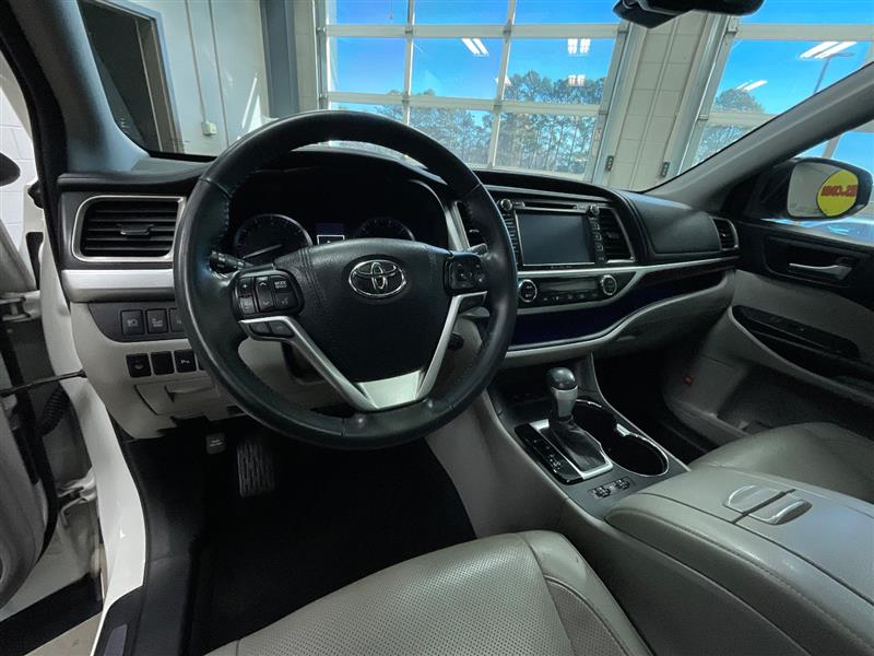 2016 TOYOTA HIGHLANDER LIMITED