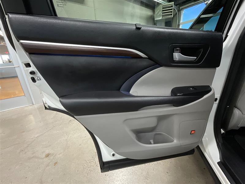 2016 TOYOTA HIGHLANDER LIMITED