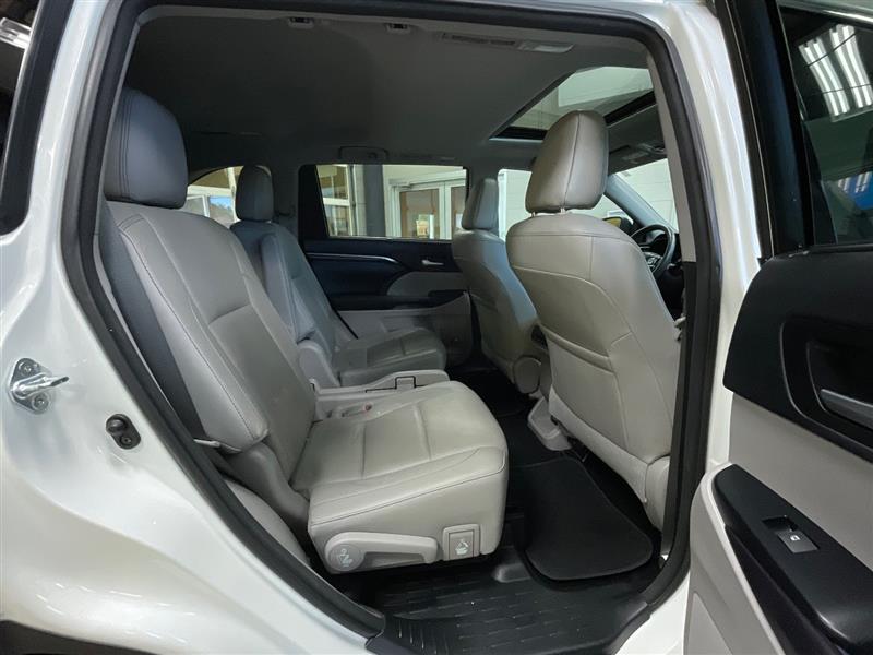 2016 TOYOTA HIGHLANDER LIMITED