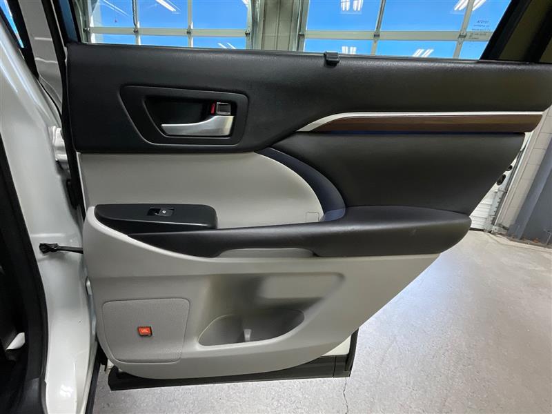 2016 TOYOTA HIGHLANDER LIMITED